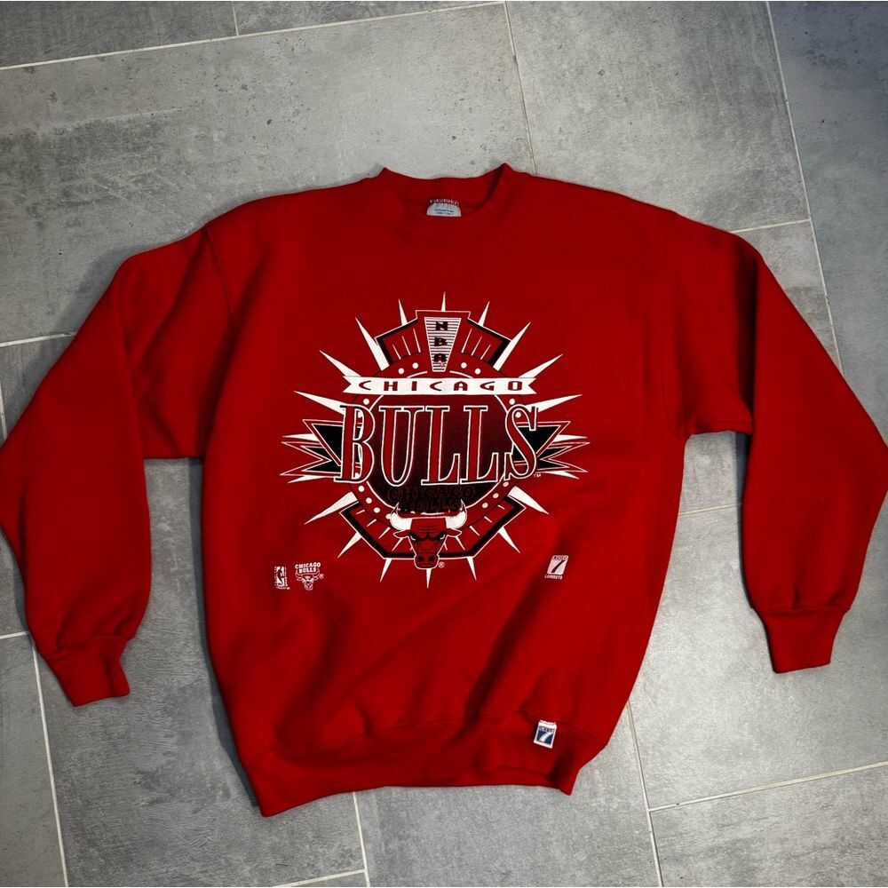 Vintage Logo 7 Chicago Bulls Sweatshirt Men Size Large Made In USA Red